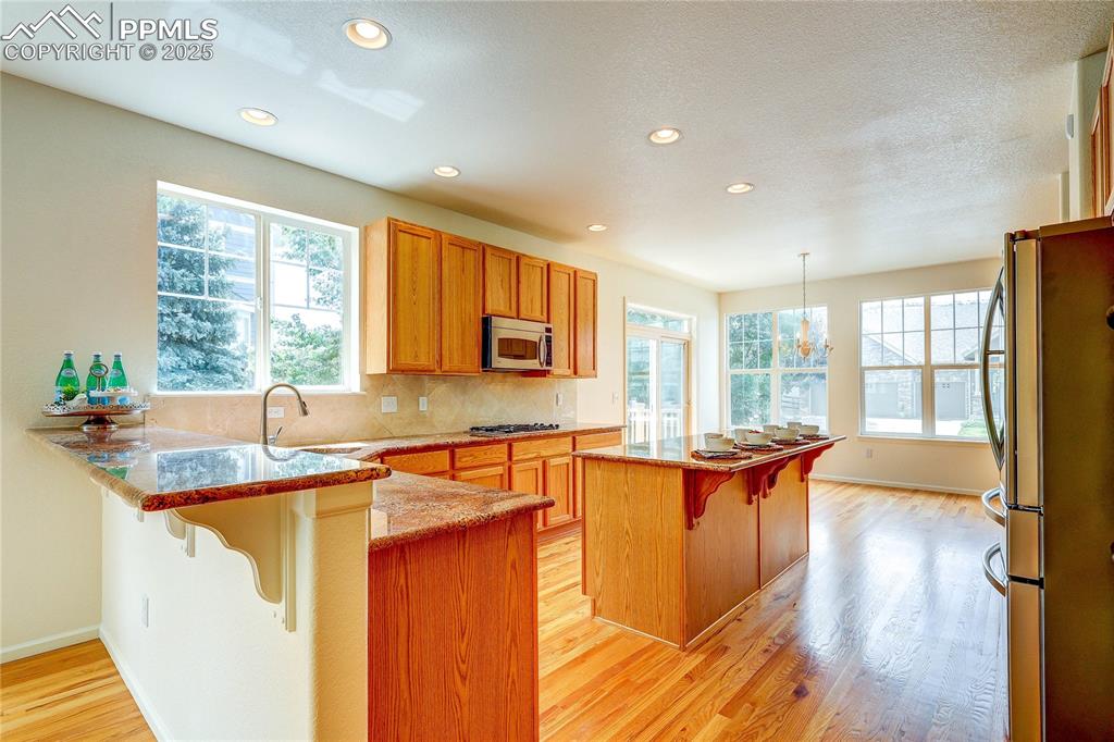 Image 12 of 50: Kitchen