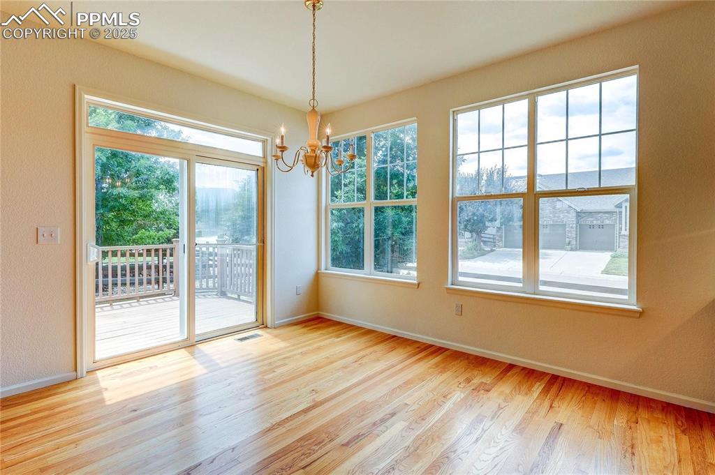 Image 9 of 50: Dining Area