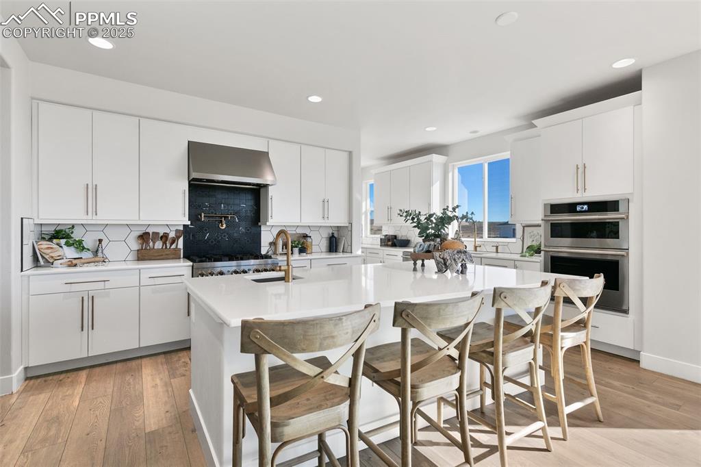 Image 13 of 49: Kitchen