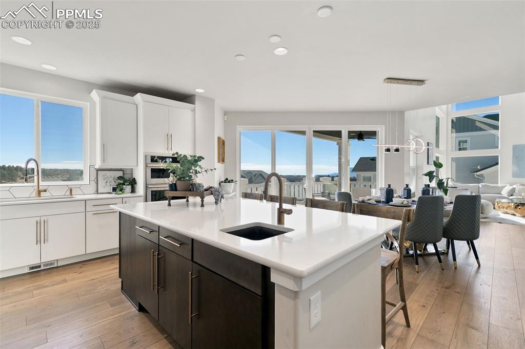 Image 17 of 49: Kitchen