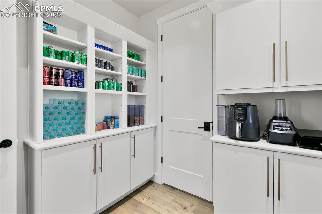 Image 19 of 49: Pantry