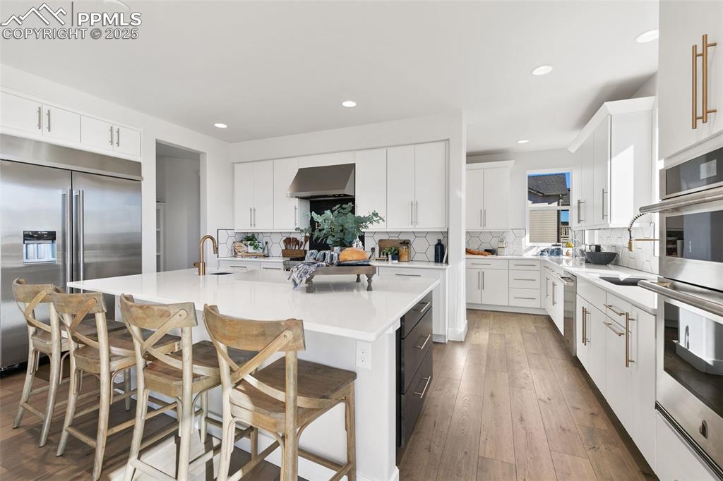 Image 3 of 49: Kitchen