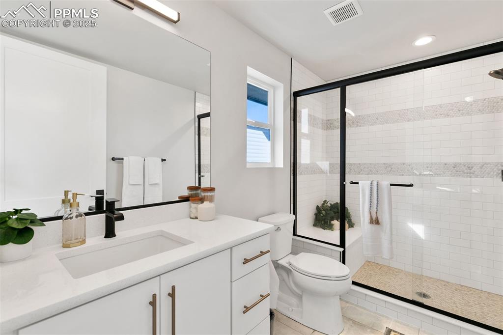 Image 30 of 49: Bathroom