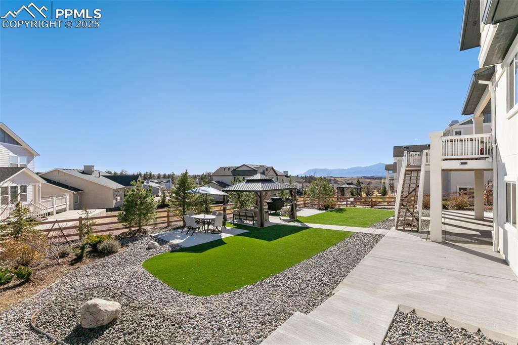 Image 39 of 49: Yard