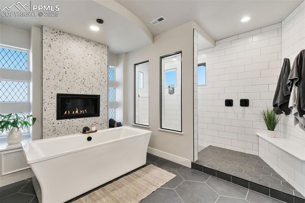 Image 4 of 49: Bathroom