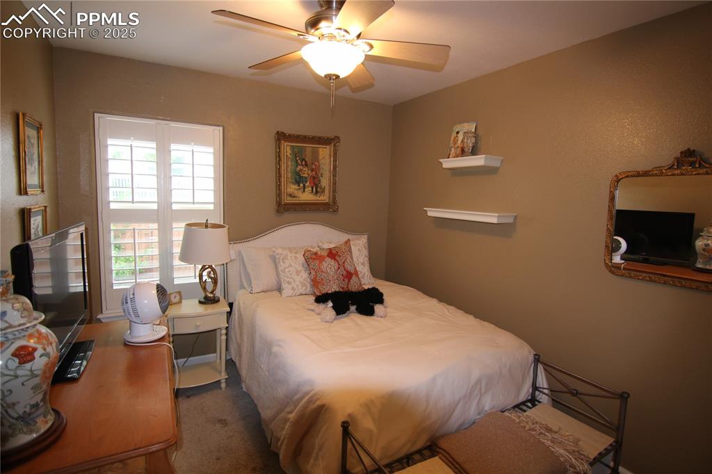 Image 14 of 23: Bedroom