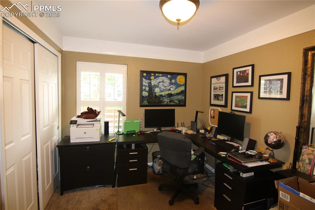 Image 15 of 23: Office
