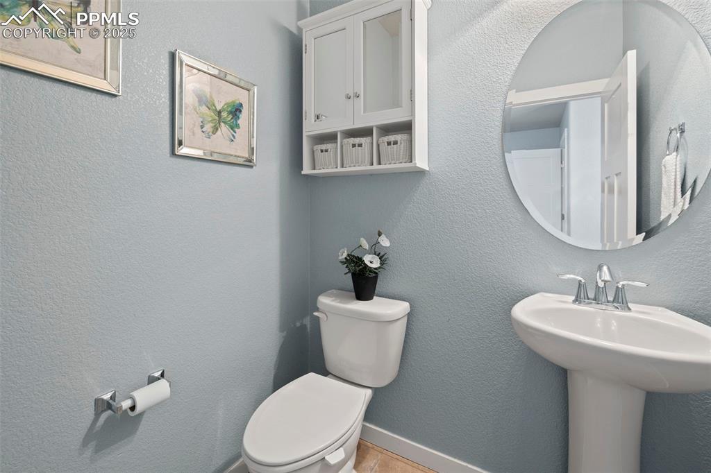 Image 13 of 31: Guest Bathroom 