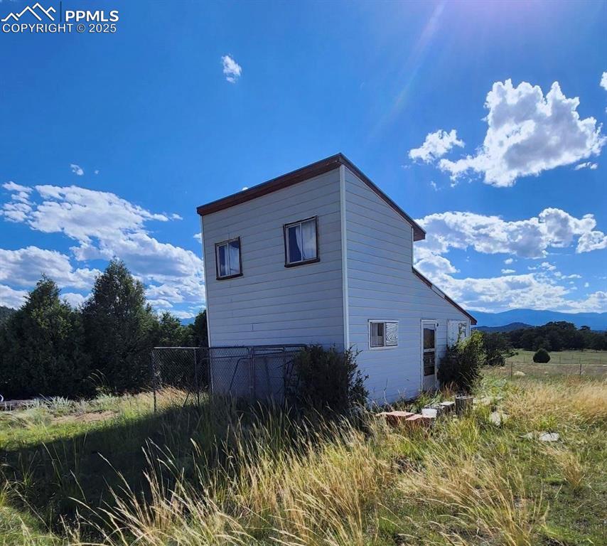 Image 4 of 18: Side of Structure