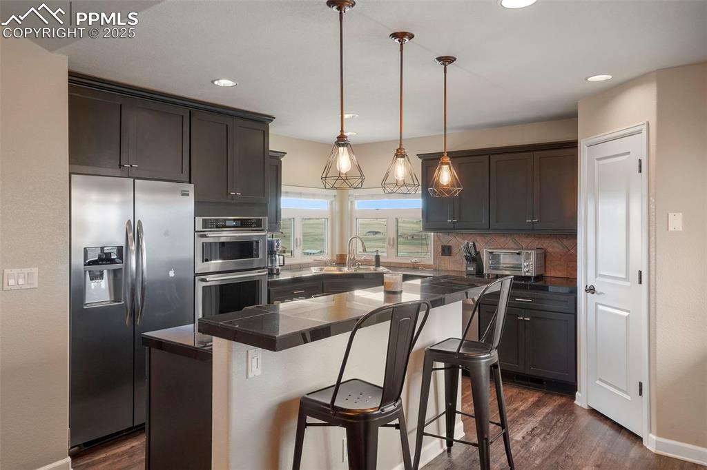 Image 14 of 50: Kitchen