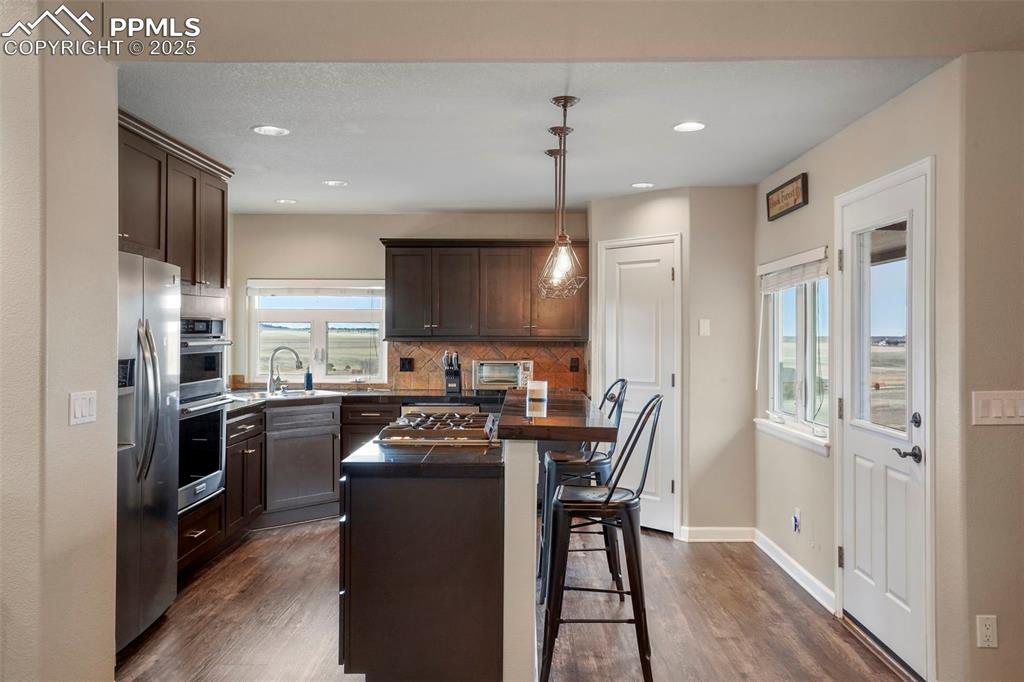 Image 15 of 50: Kitchen