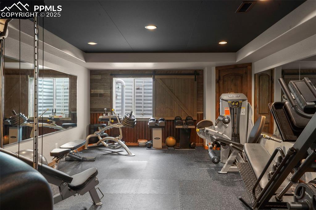 Image 33 of 50: Exercise Room