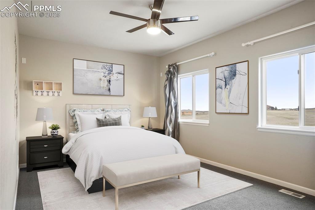 Image 35 of 50: Bedroom