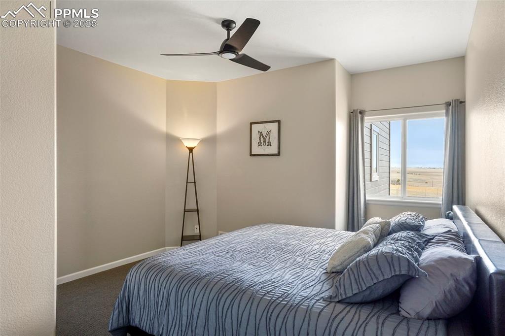 Image 36 of 50: Bedroom