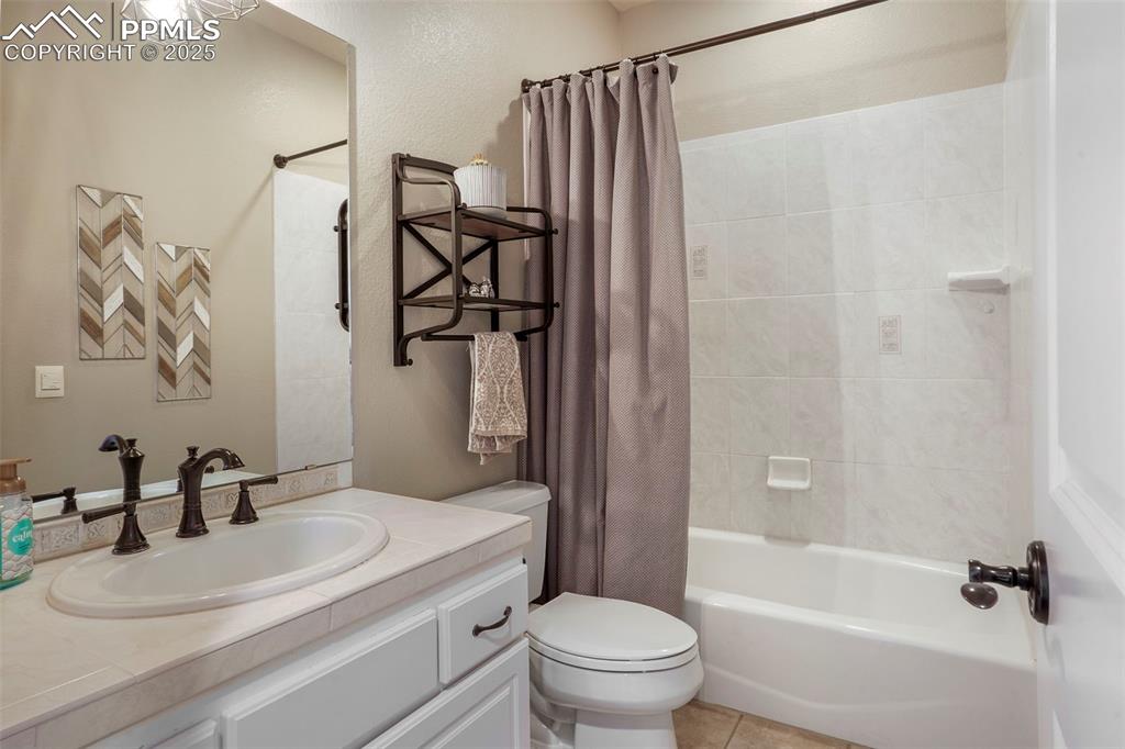 Image 37 of 50: Bathroom