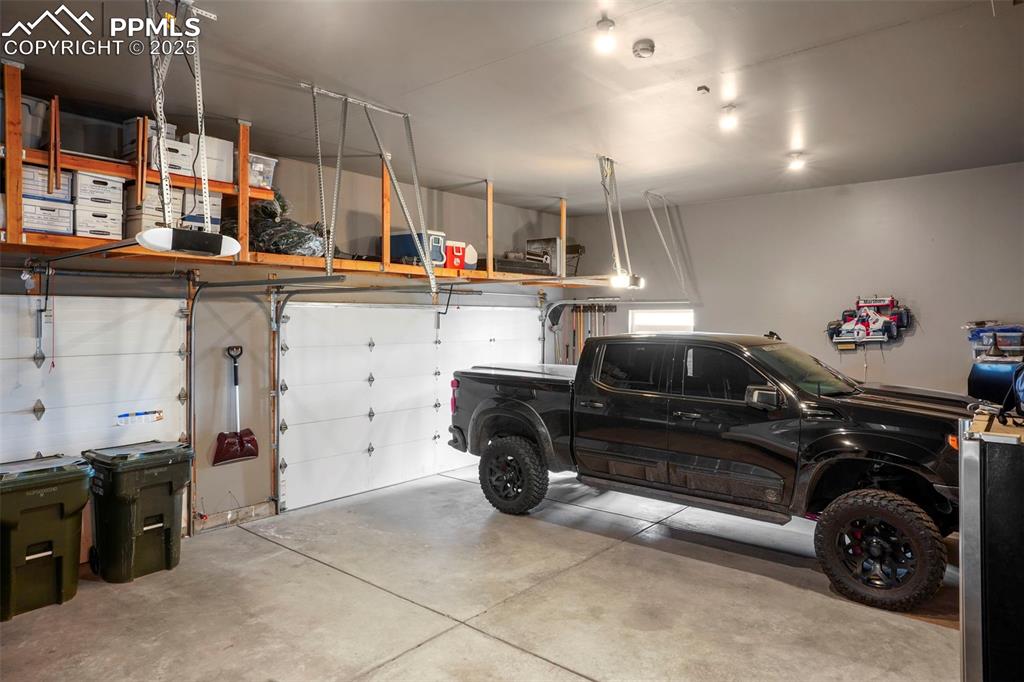 Image 44 of 50: Garage