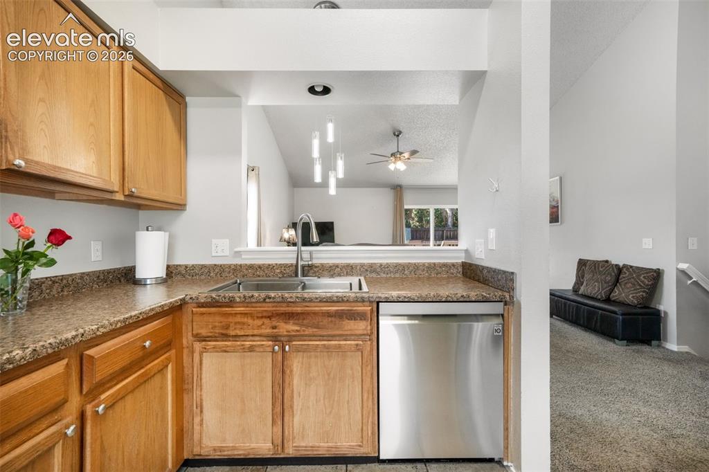 Image 14 of 40: Kitchen