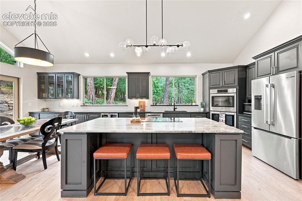 Image 12 of 50: Kitchen