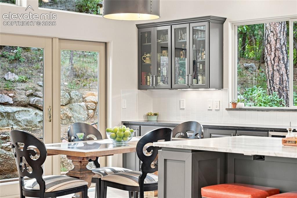 Image 18 of 50: Dining Area