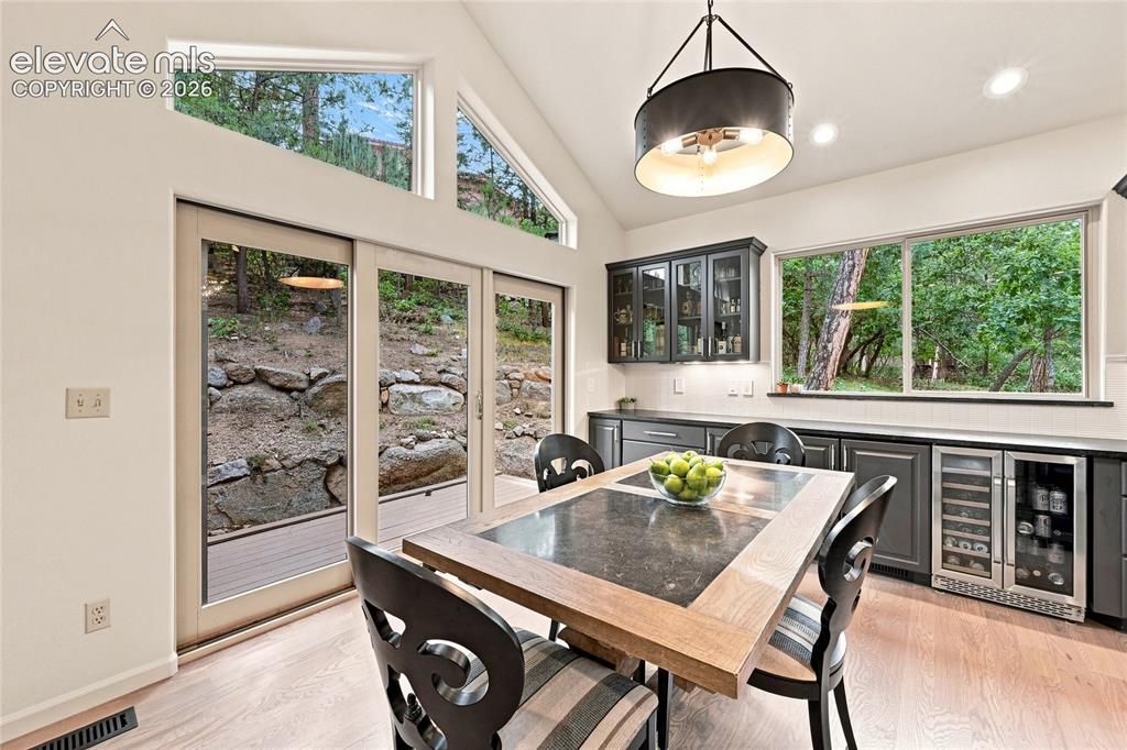 Image 19 of 50: Dining Area