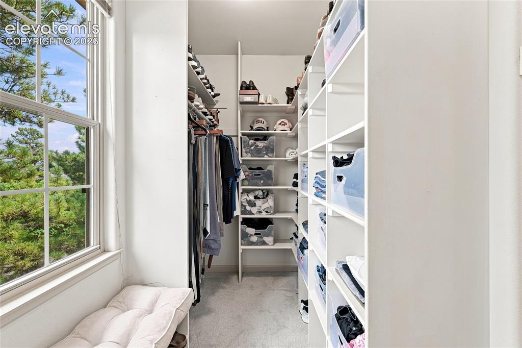 Image 31 of 50: Walk-In Closets