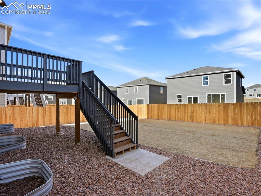 Image 27 of 32: Yard