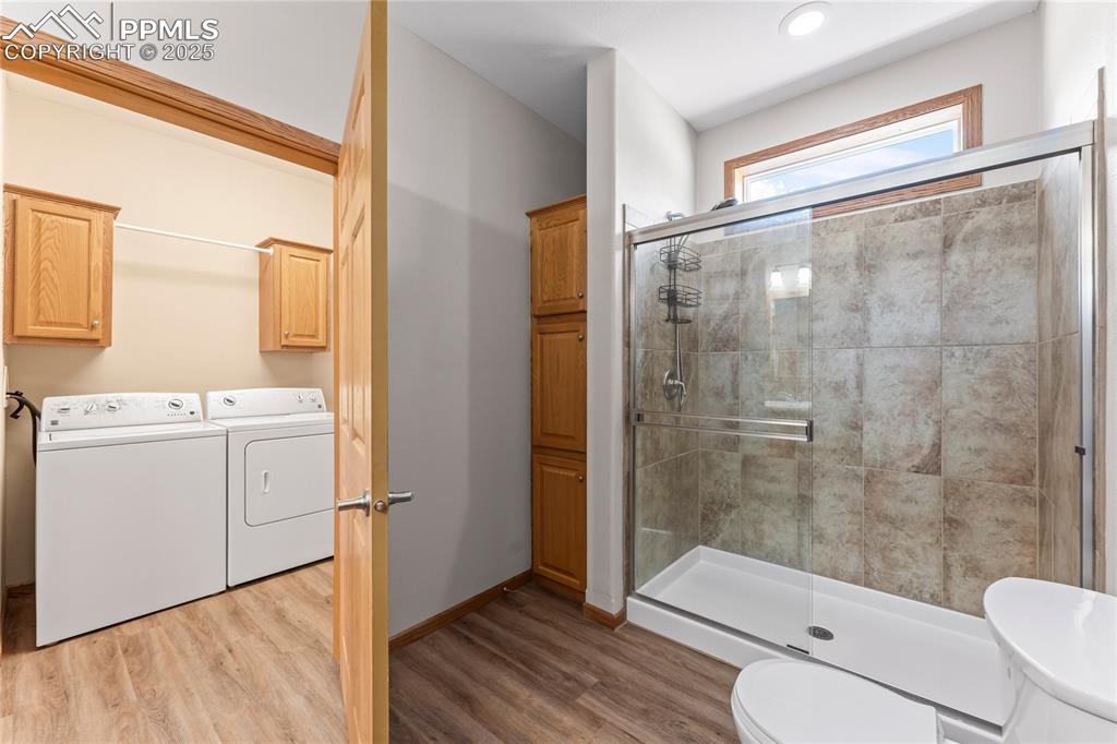Image 11 of 38: Bathroom