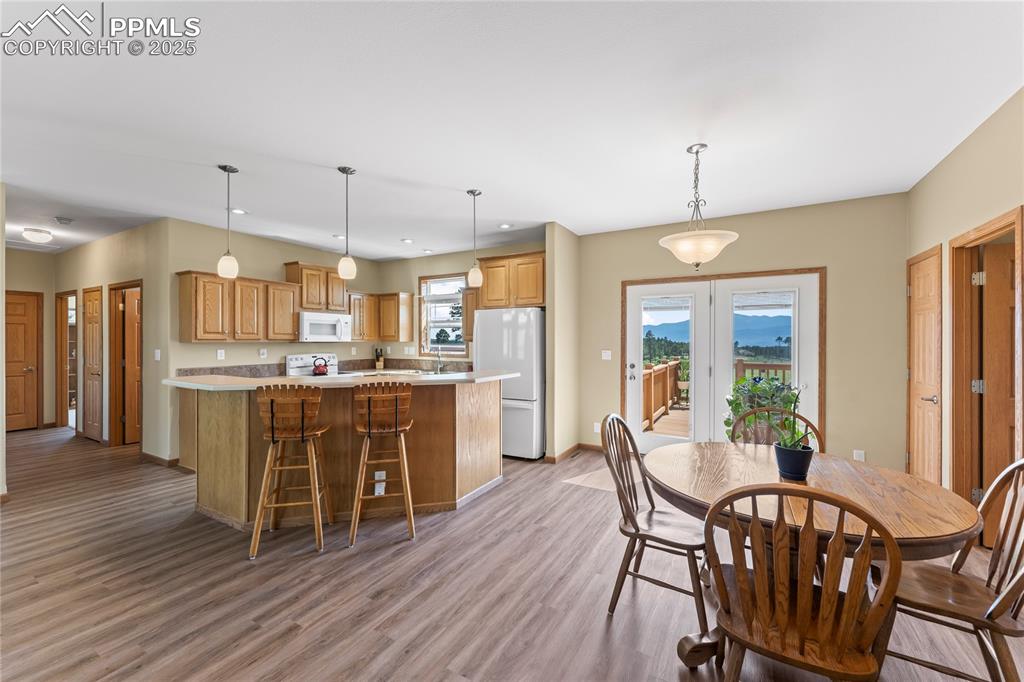 Image 13 of 38: Kitchen