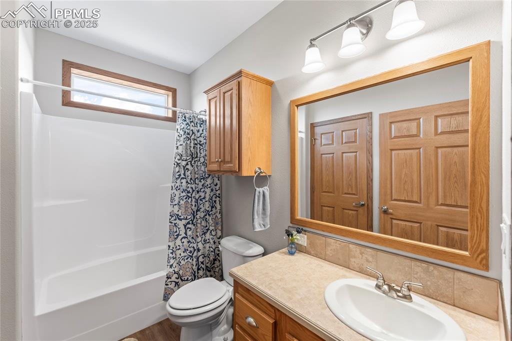 Image 19 of 38: Bathroom