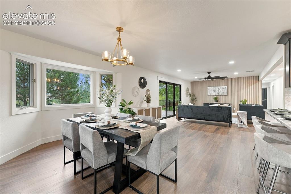 Image 12 of 50: Dining Area