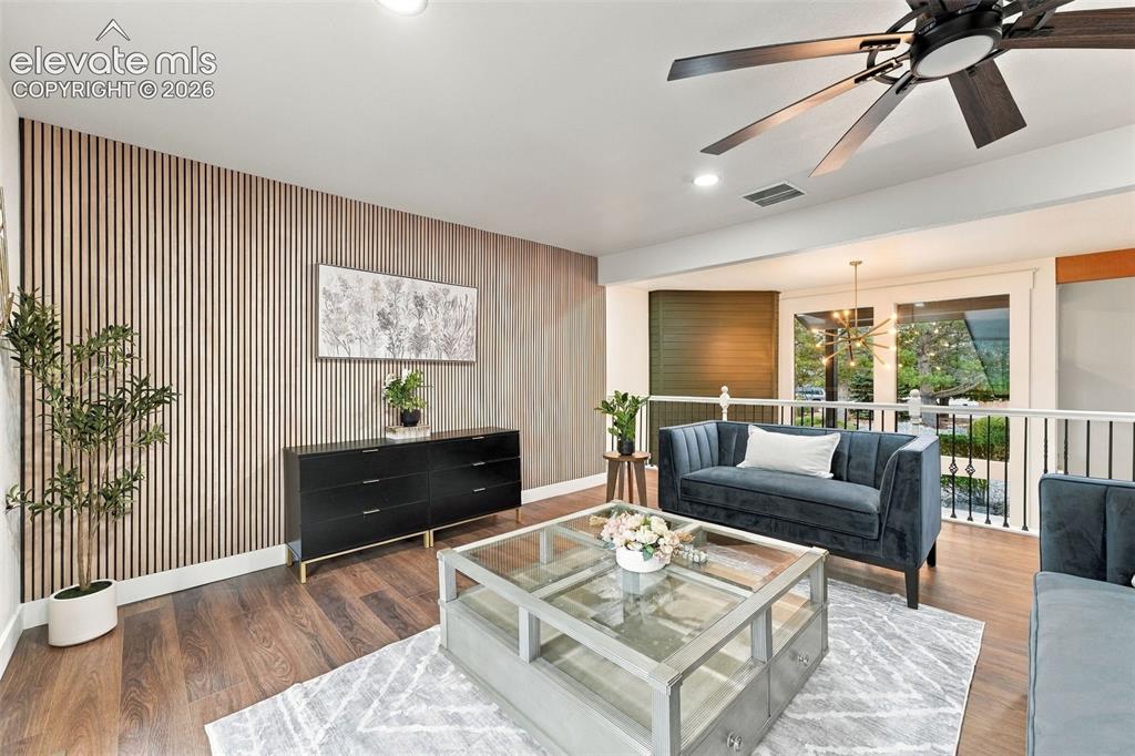 Image 8 of 50: Living Room