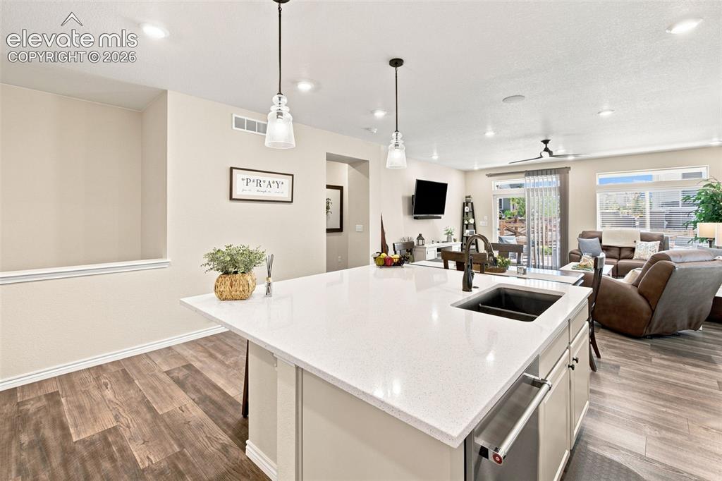 Image 6 of 50: Kitchen