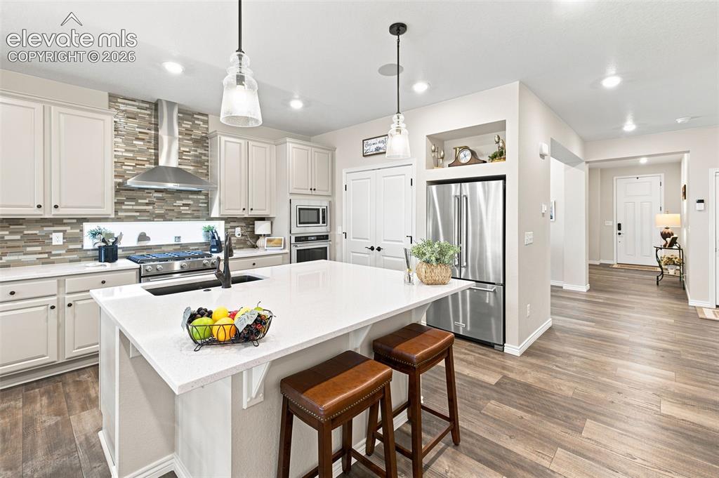 Image 8 of 50: Kitchen
