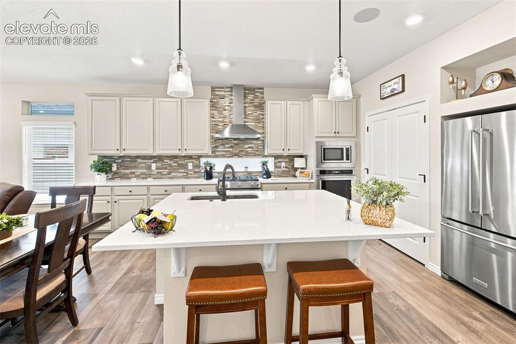 Image 9 of 50: Kitchen