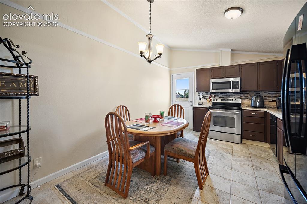 Image 12 of 40: Dining Area