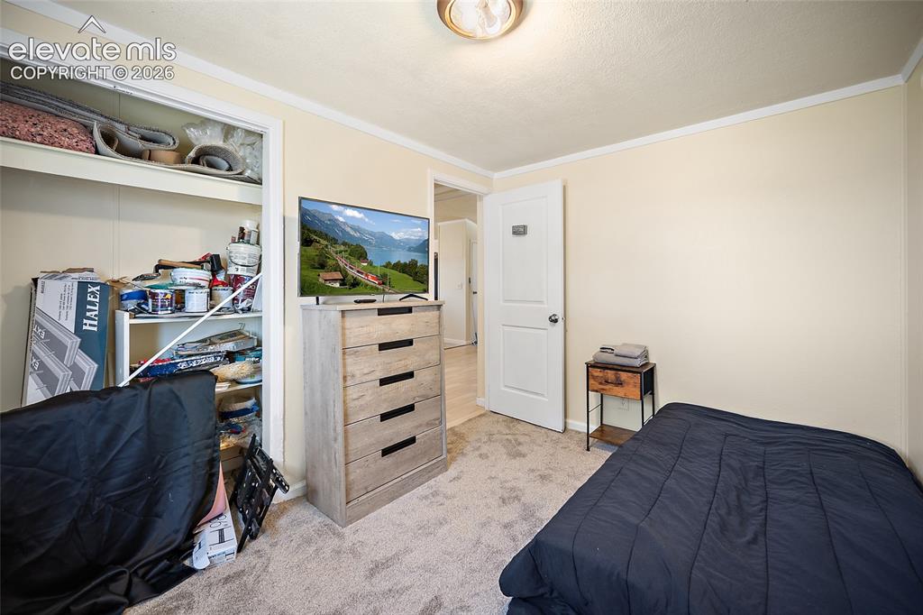 Image 18 of 40: Bedroom
