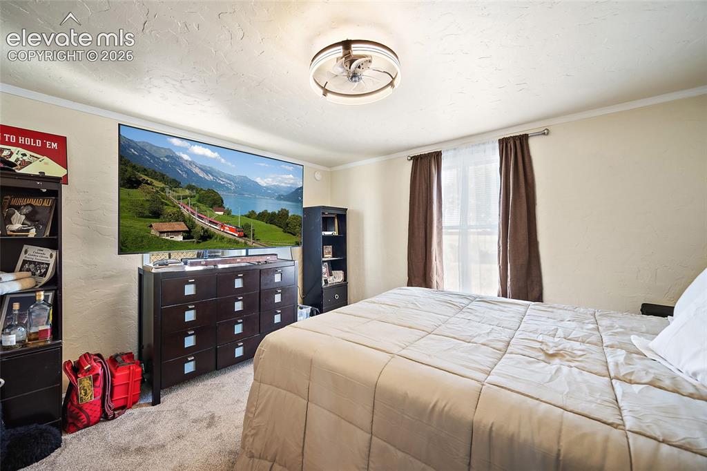 Image 19 of 40: Bedroom
