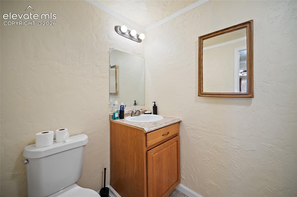 Image 21 of 40: Bathroom