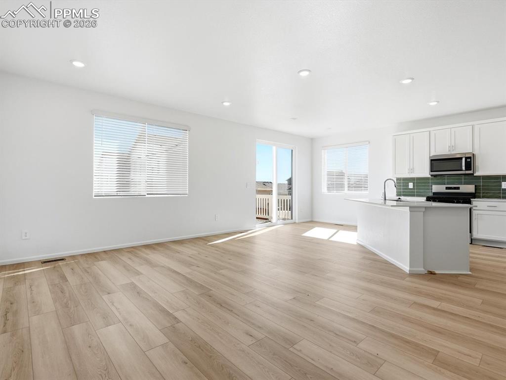 Image 14 of 45: Kitchen