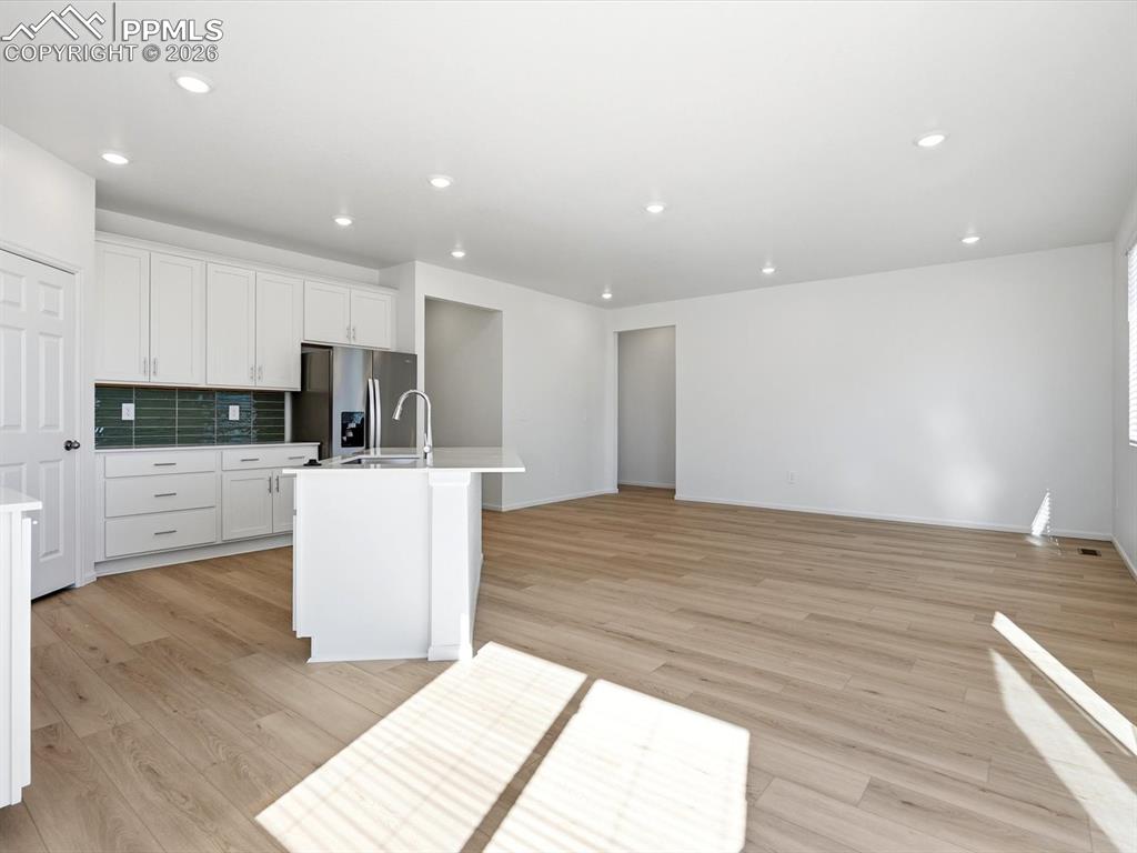 Image 15 of 45: Kitchen