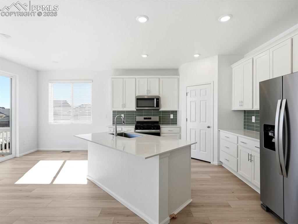 Image 18 of 45: Kitchen