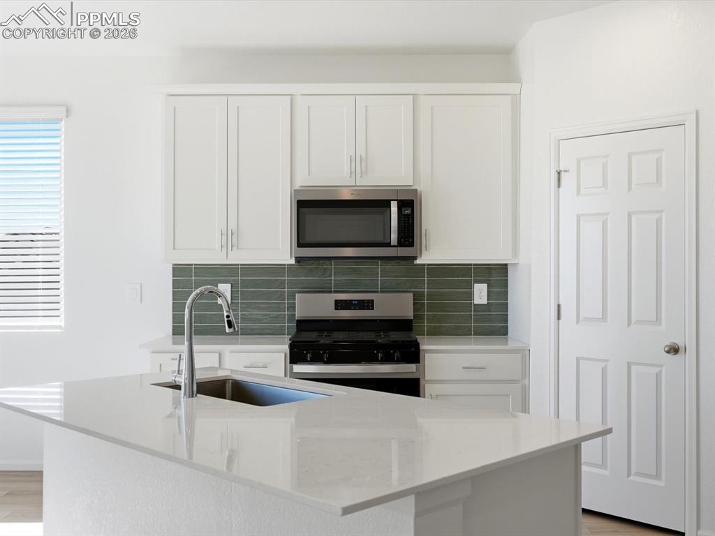 Image 19 of 45: Kitchen