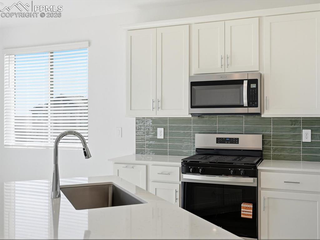 Image 20 of 45: Kitchen