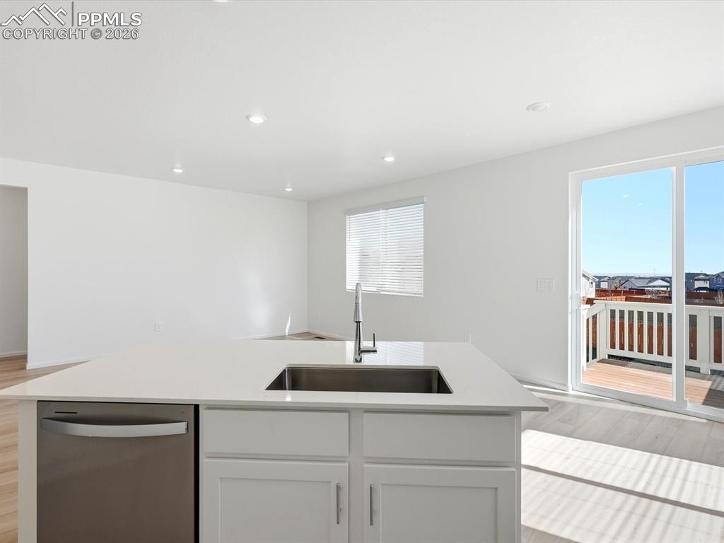 Image 21 of 45: Kitchen