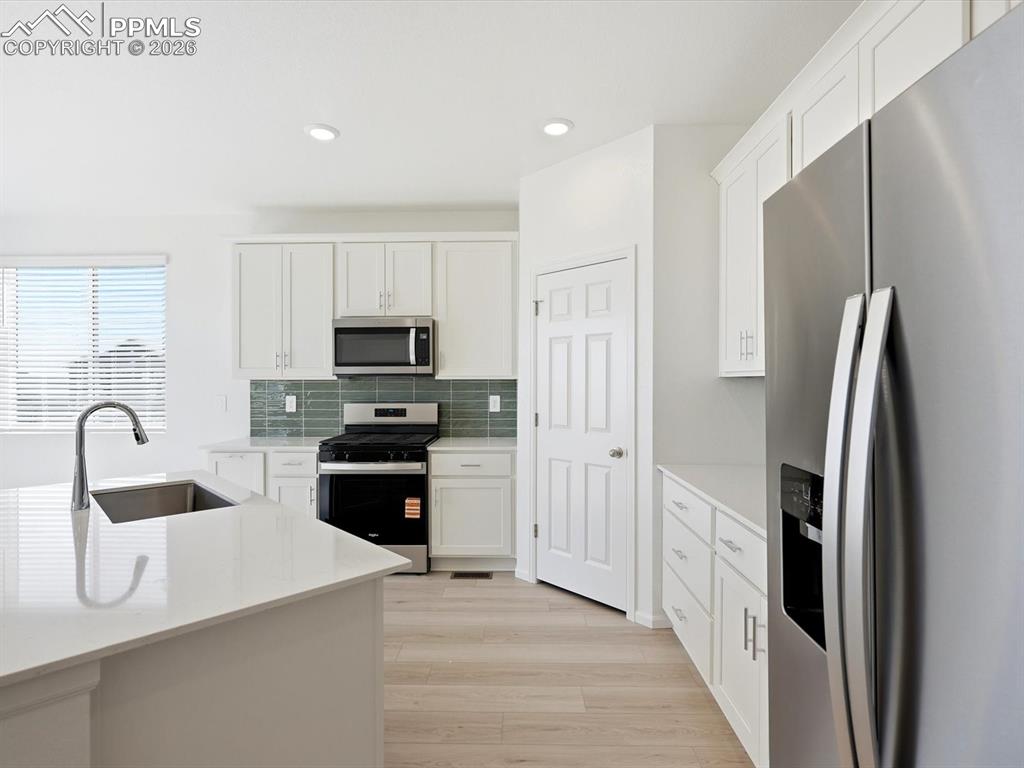 Image 25 of 45: Kitchen