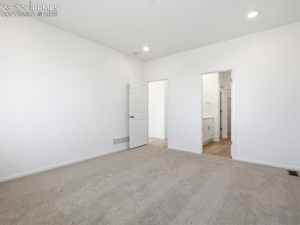 Image 28 of 45: Bedroom