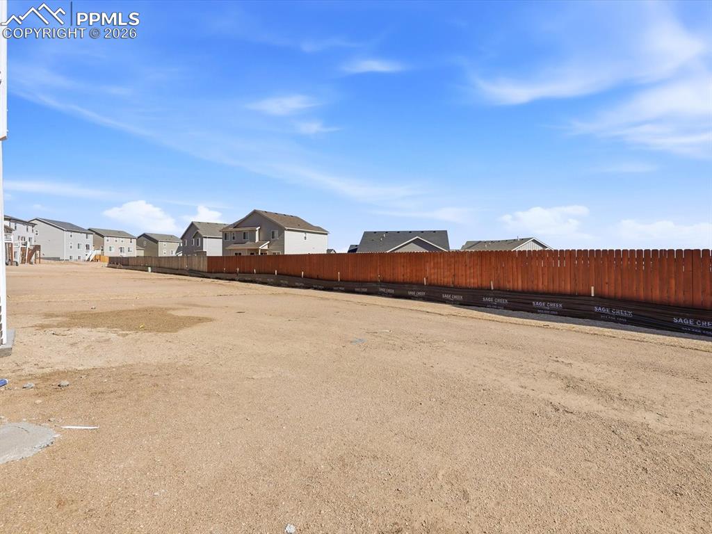 Image 41 of 45: Yard