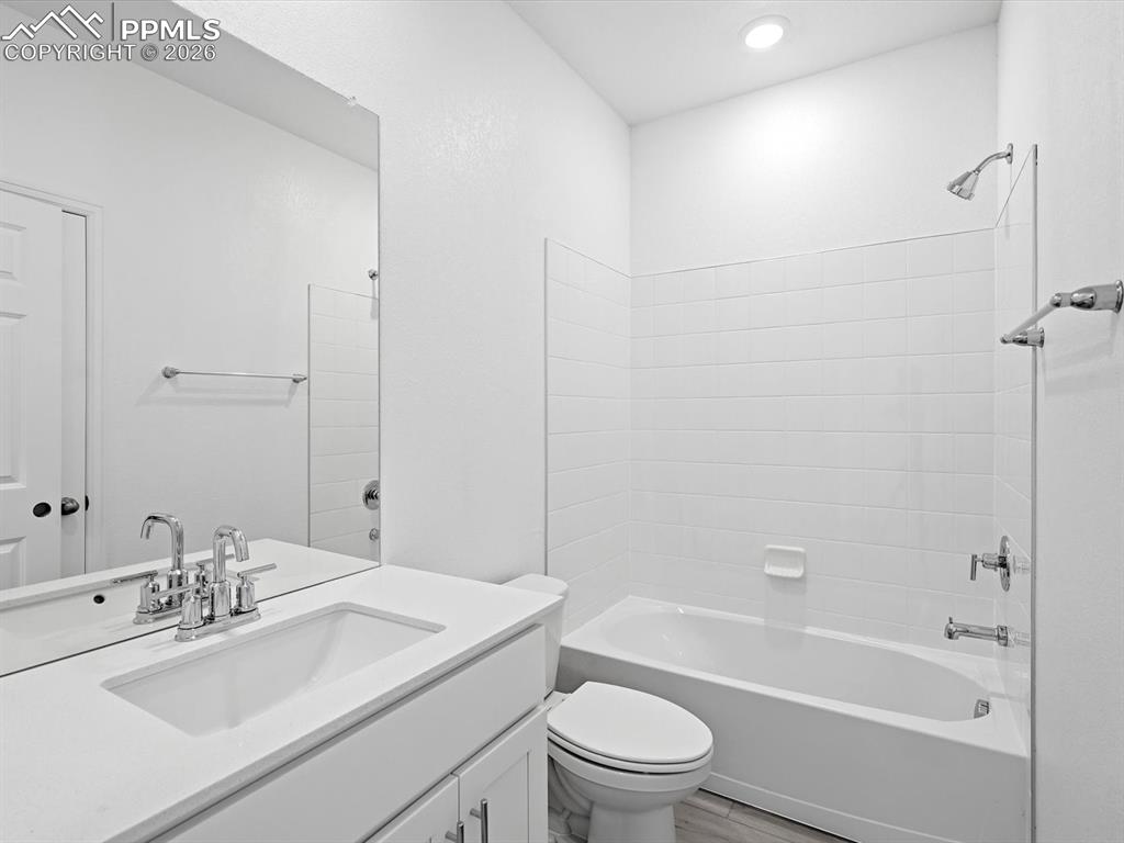 Image 5 of 45: Bathroom