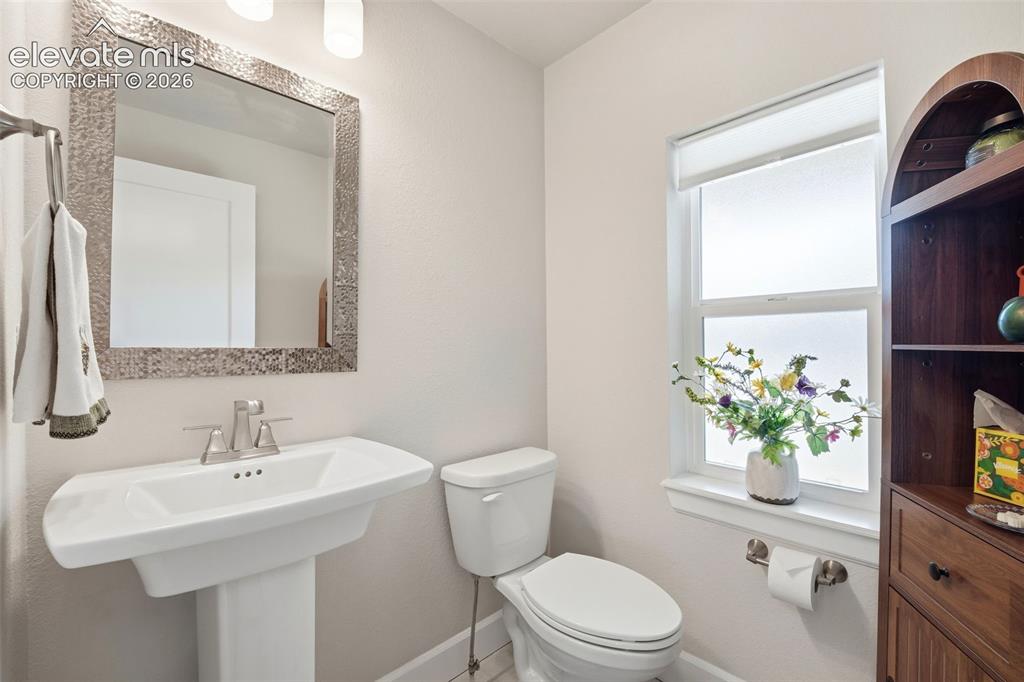 Image 14 of 33: Bathroom