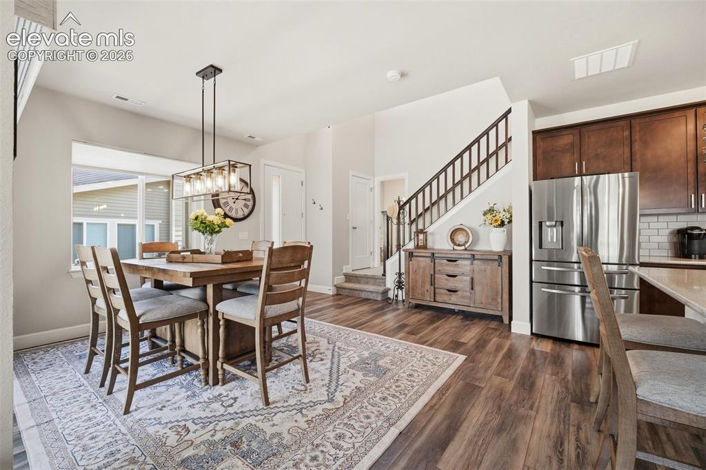 Image 8 of 33: Dining Area